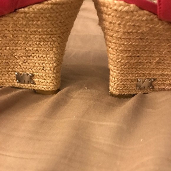 MICHAEL KORS "KAMI" Criss Cross Sandals, Pink, 6.5 - Picture 5 of 6